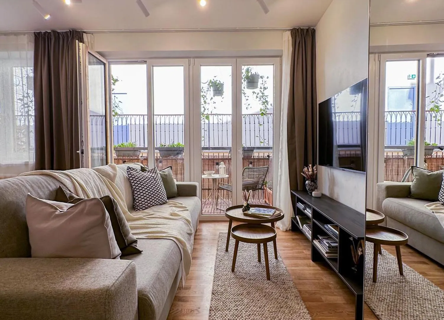 Turnkey I Karlin Square Apartments Prague 0*,